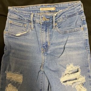 Women’s Levi’s jeans - like new!